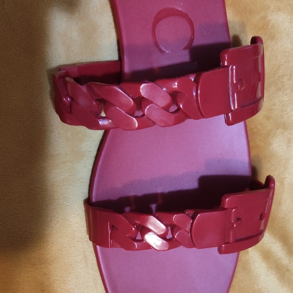 Gucci Women's Red Chain Sandals - Picture 4 of 6